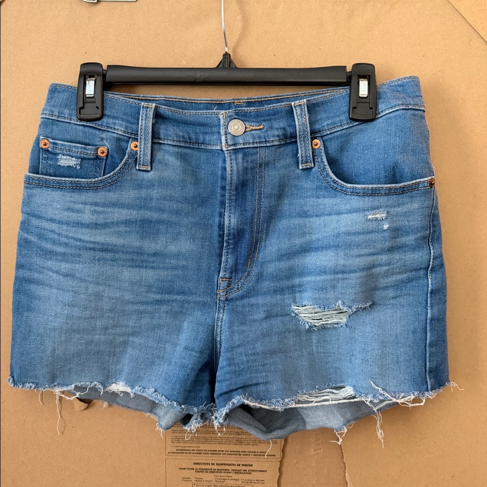 Women Levi’s High Rise Jean shorts
